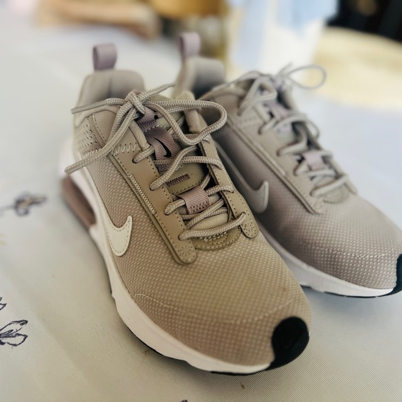 Nike AirMax Sz 5.5 - Picture 7 of 11